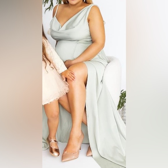 Light green silky dress - Picture 2 of 2